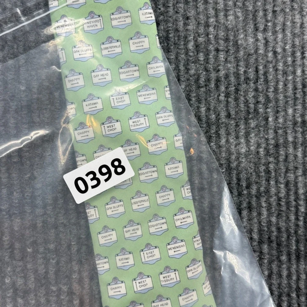 Vineyard Vines Tie Mens OS Green New Marthas Vineyard Road Signs Silk Wasabi